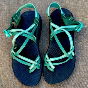 Chaco Green and white Women's Sandals.
Great for outdoor adventures!